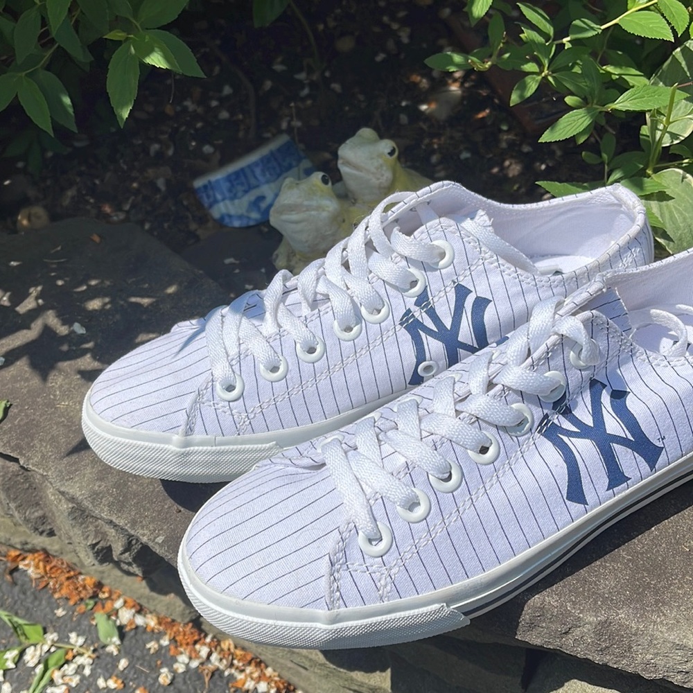 NY Yankees NWOT Sneakers